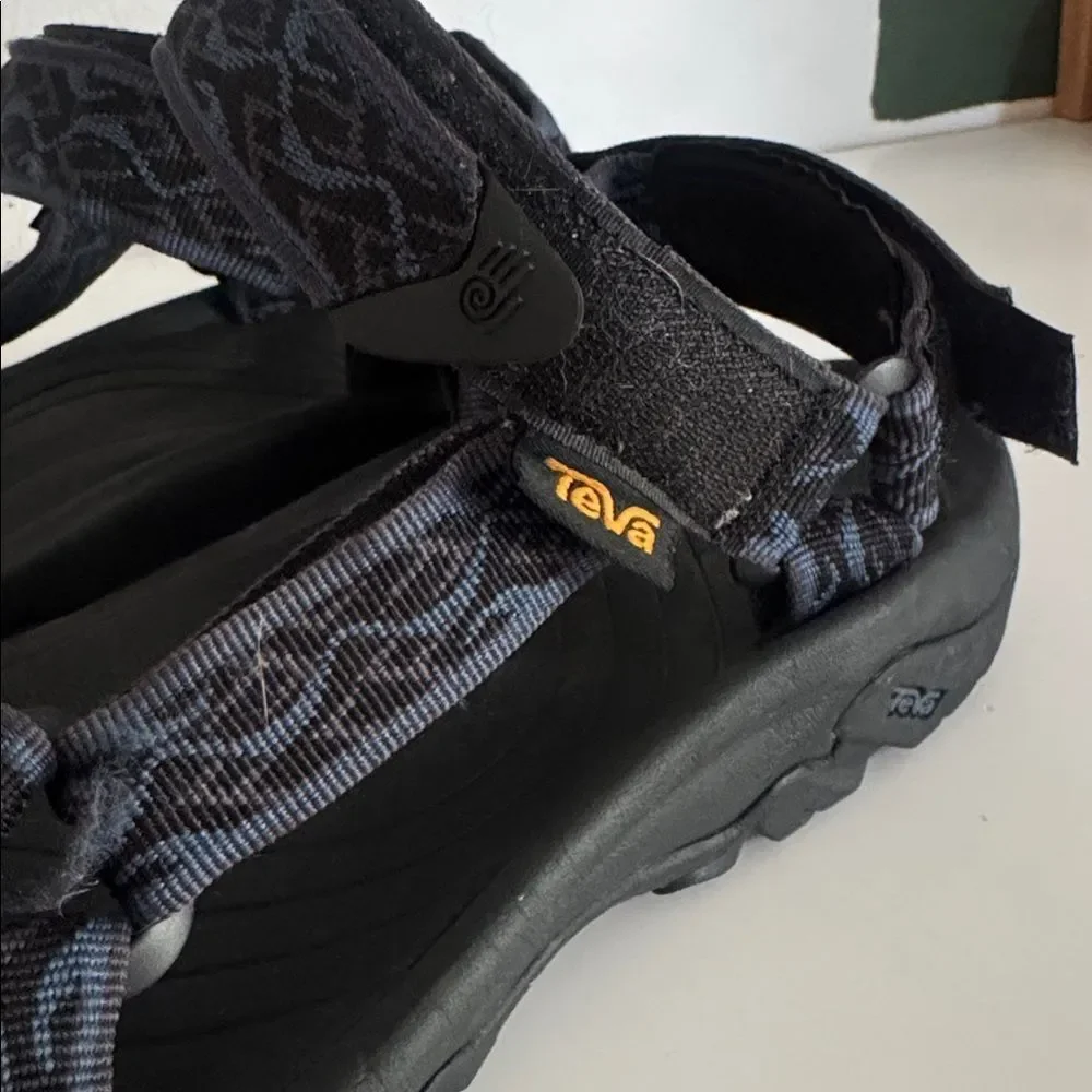 Teva Men's Black Patterned Sandals EUC